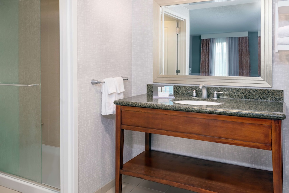 Hampton Inn & Suites Orlando Airport @ Gateway Village - photo 26