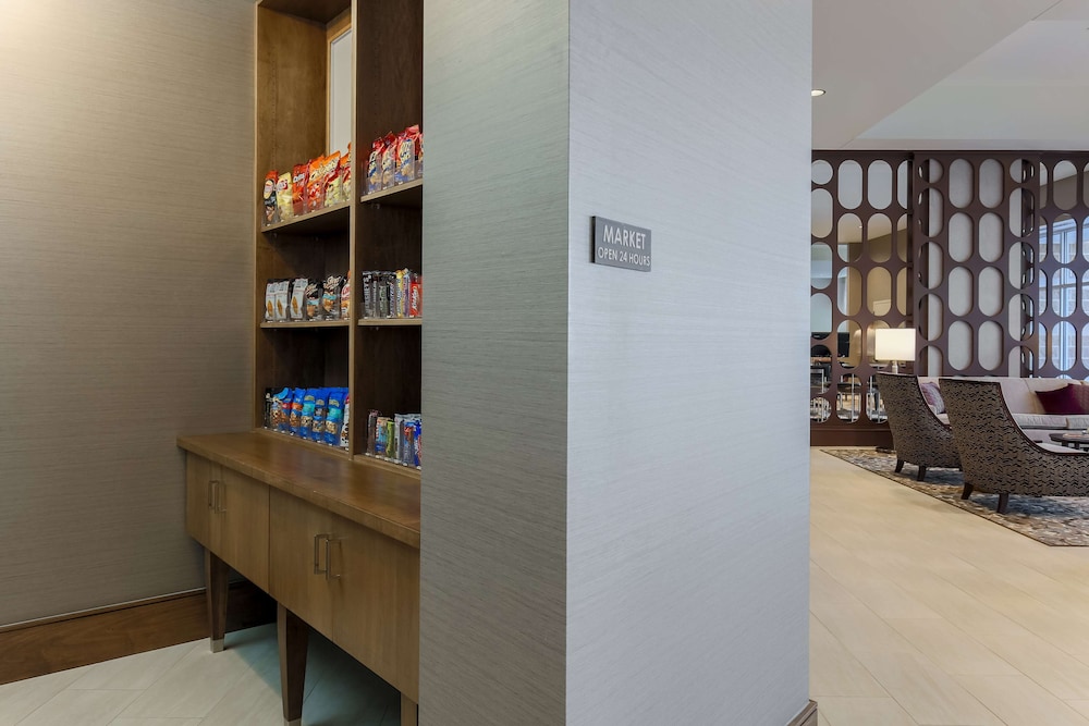 DoubleTree by Hilton Evansville - photo 7