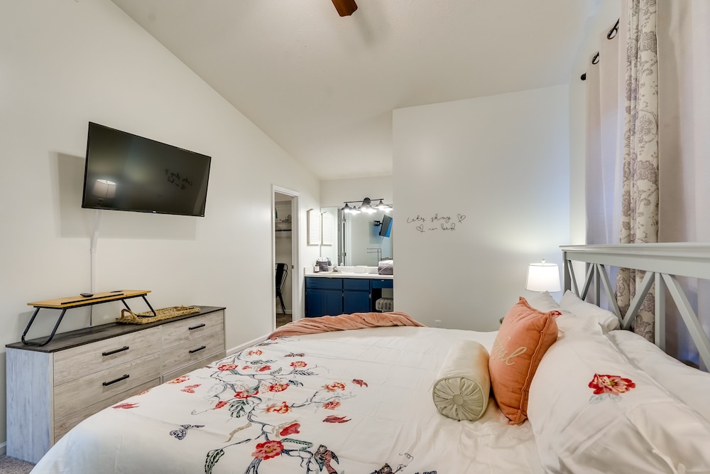 Bright Lynn Haven Home w Screened Porch & Yard - photo 5