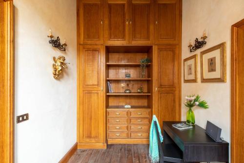 iFlat Golden Gem in Trevi — 4-Star Luxury Hotel in Rome, Italy