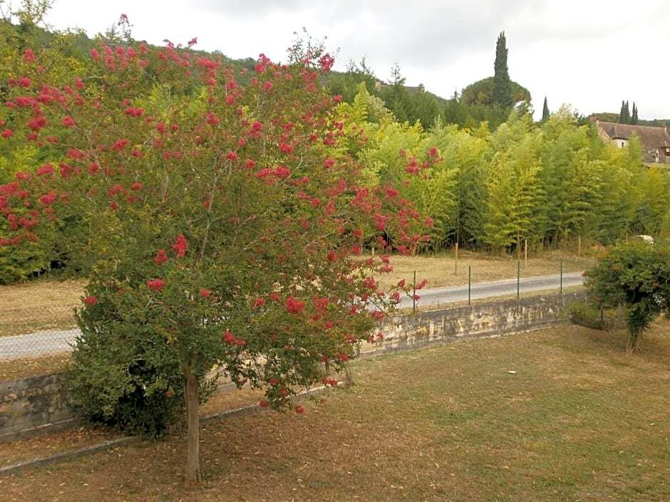 Les Noyers — Unknown City — photo 3