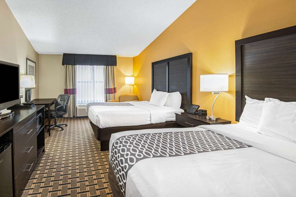 La Quinta Inn & Suites by Wyndham Denison N. Lake Texoma - photo 14