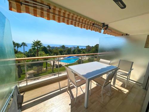 A085 Splendide Appartement Refait Neuf Avec Vue Mer — Vallauris — photo 2
