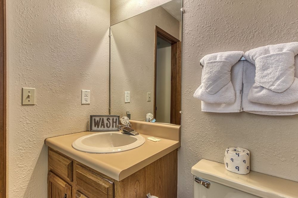 Pinecrest Hotel B - photo 25