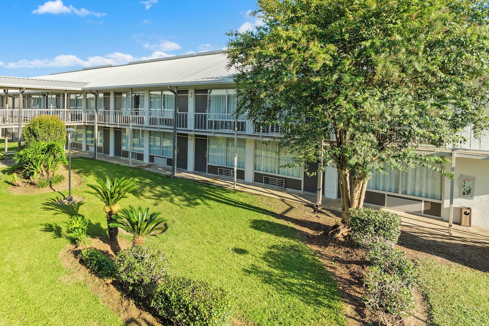 Plantation Inn of Houma - photo 25