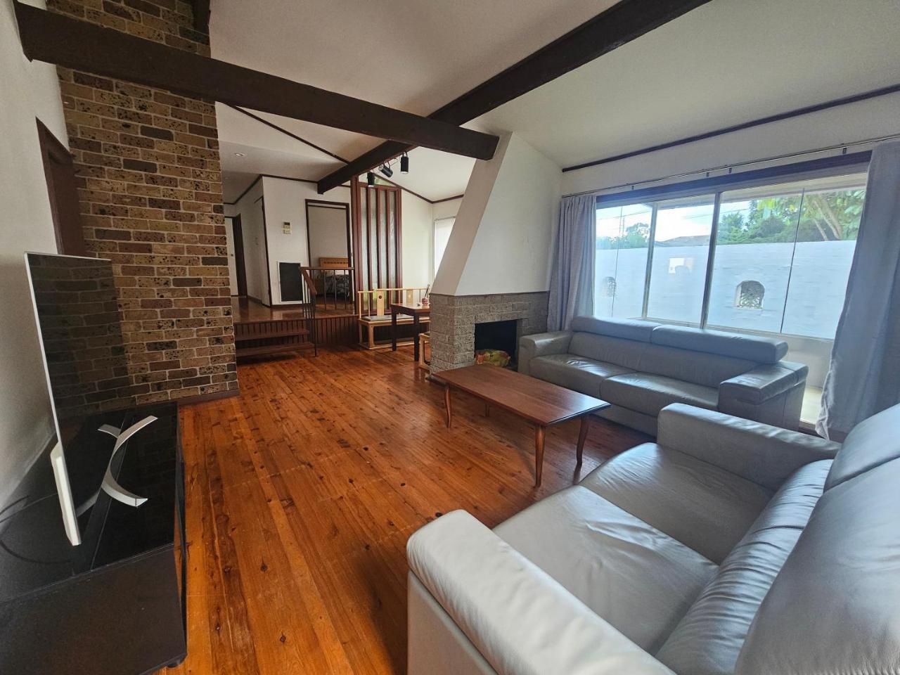 Entire 3 bedroom personal house in Chipping Norton — 4-Star Luxury Hotel in Chipping Norton, Australia