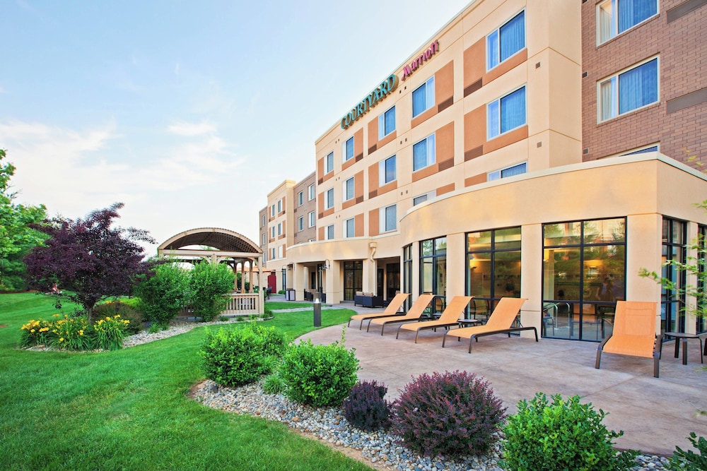 Courtyard By Marriott Louisville Northeast — Louisville