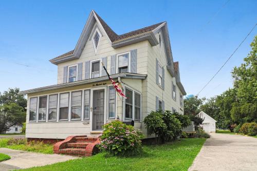 Lottie’s Lookout In town; Pet friendly; Fire pit in Chincoteague, United States