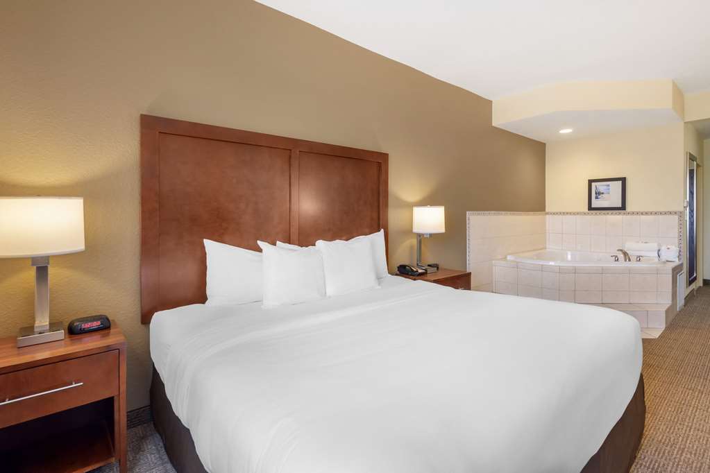 Comfort Inn & Suites Northeast Gateway - photo 16