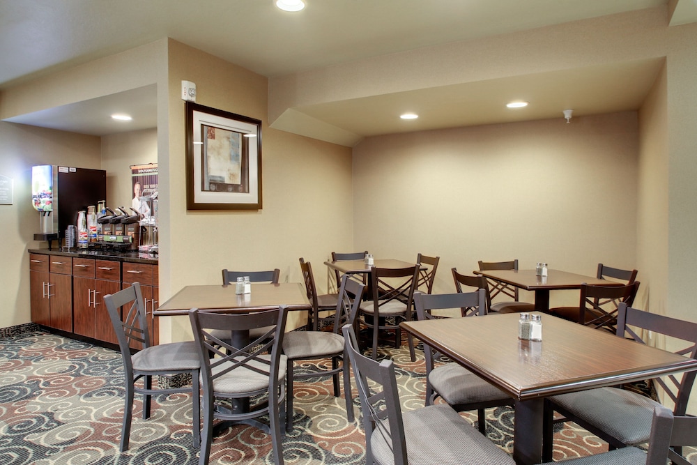 Cobblestone Inn & Suites Schuyler - photo 41