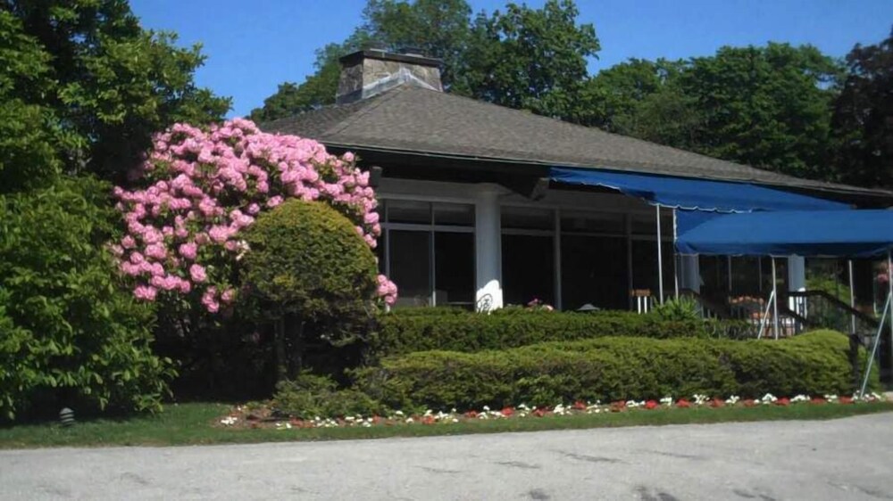 Dering Harbor Inn - photo 2