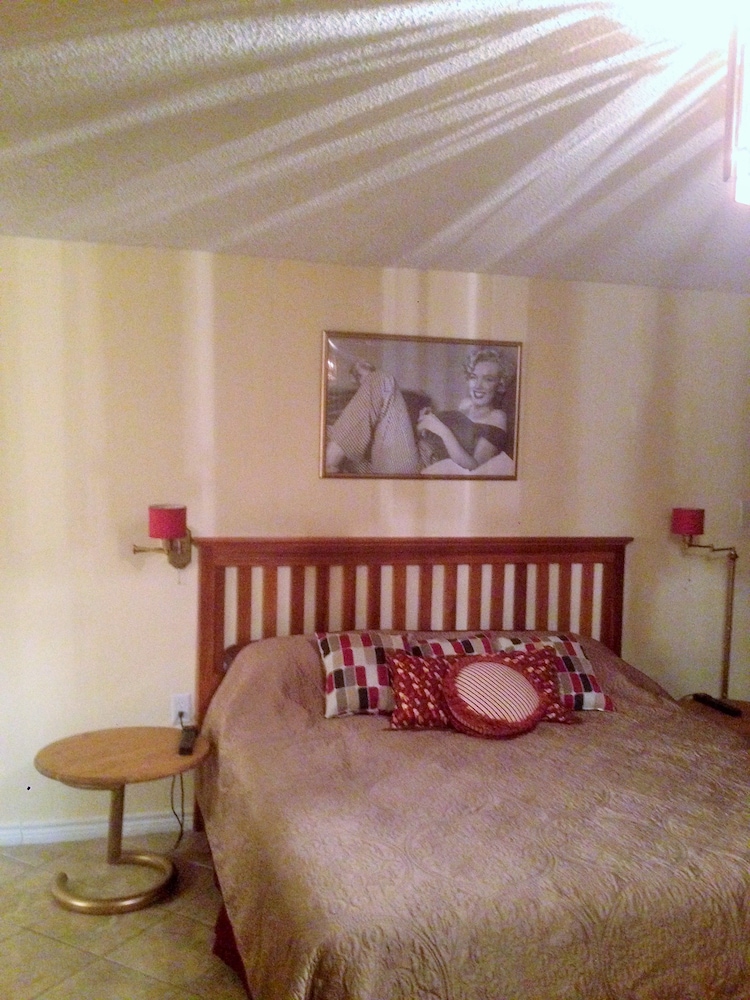 Capri Beach Hotel - photo 20