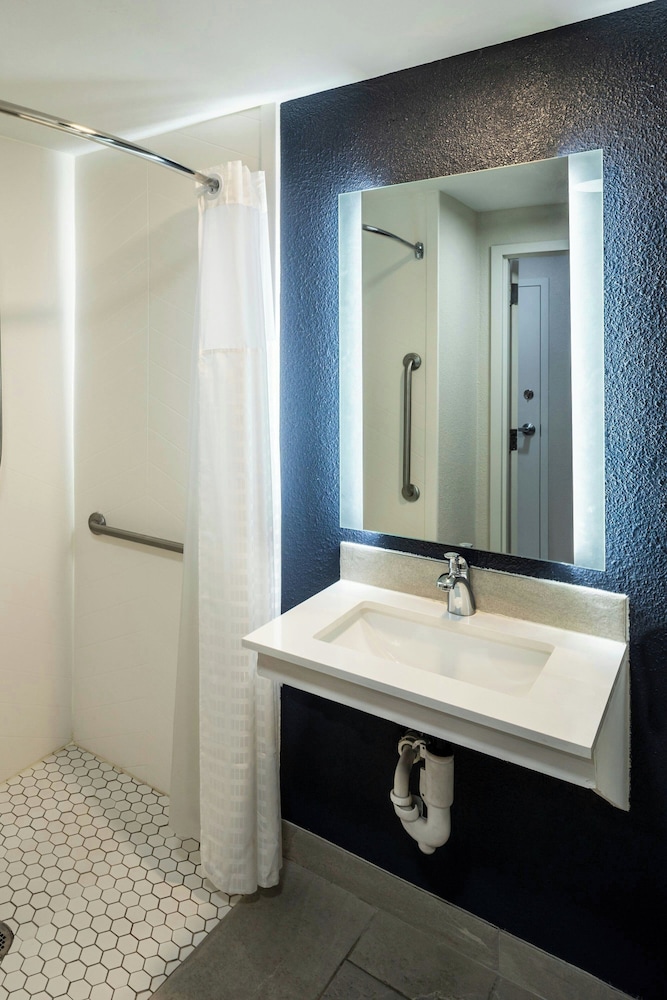 Fairfield Inn & Suites by Marriott Butler - photo 18