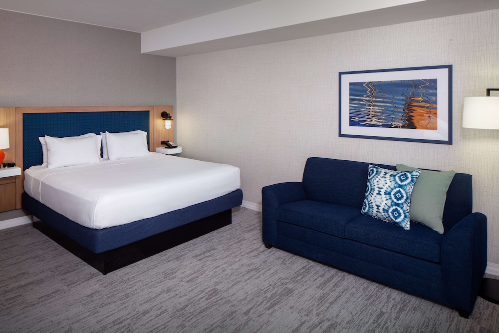 Hampton Inn Boston Seaport District - photo 18
