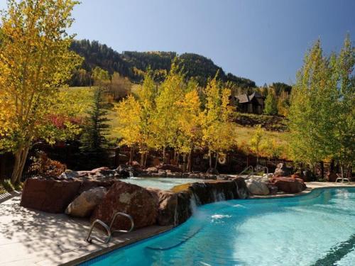 Aspen Ritz Carlton 3 Bedroom Residence With Full Service Resort Amenities And True Ski In Ski Out Access — 4-Star Luxury Hotel in Aspen, United States