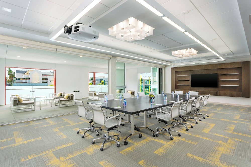 Courtyard by Marriott Santa Monica - photo 43