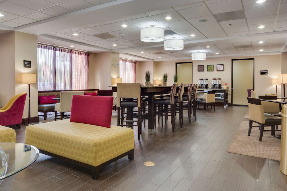 Hampton Inn Atlanta Fairburn - photo 4