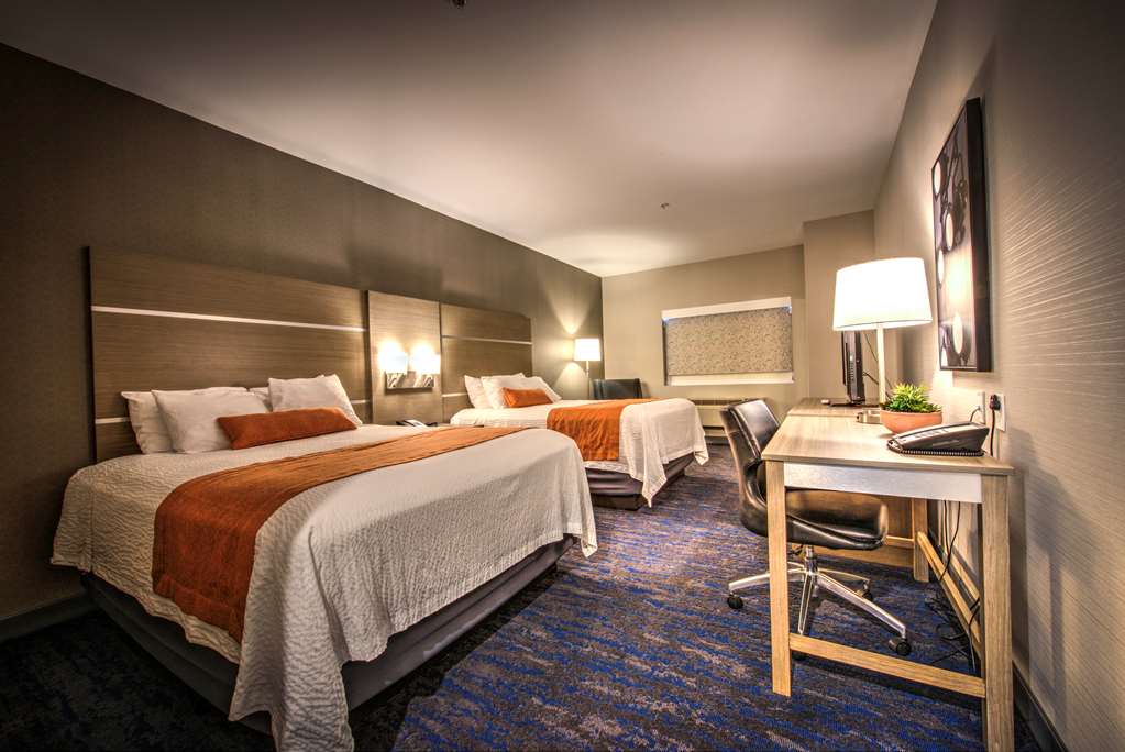 Best Western Plus Media Center Inn & Suites - photo 8
