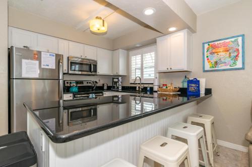 Anna Maria Beach Place Unit 3 — Holmes Beach — photo 4