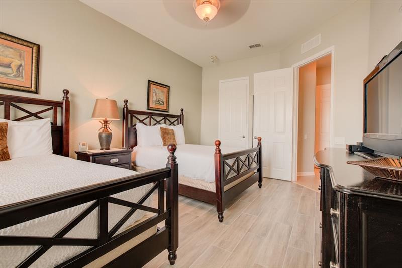 Lakeview Executive Penthouse VR - photo 15