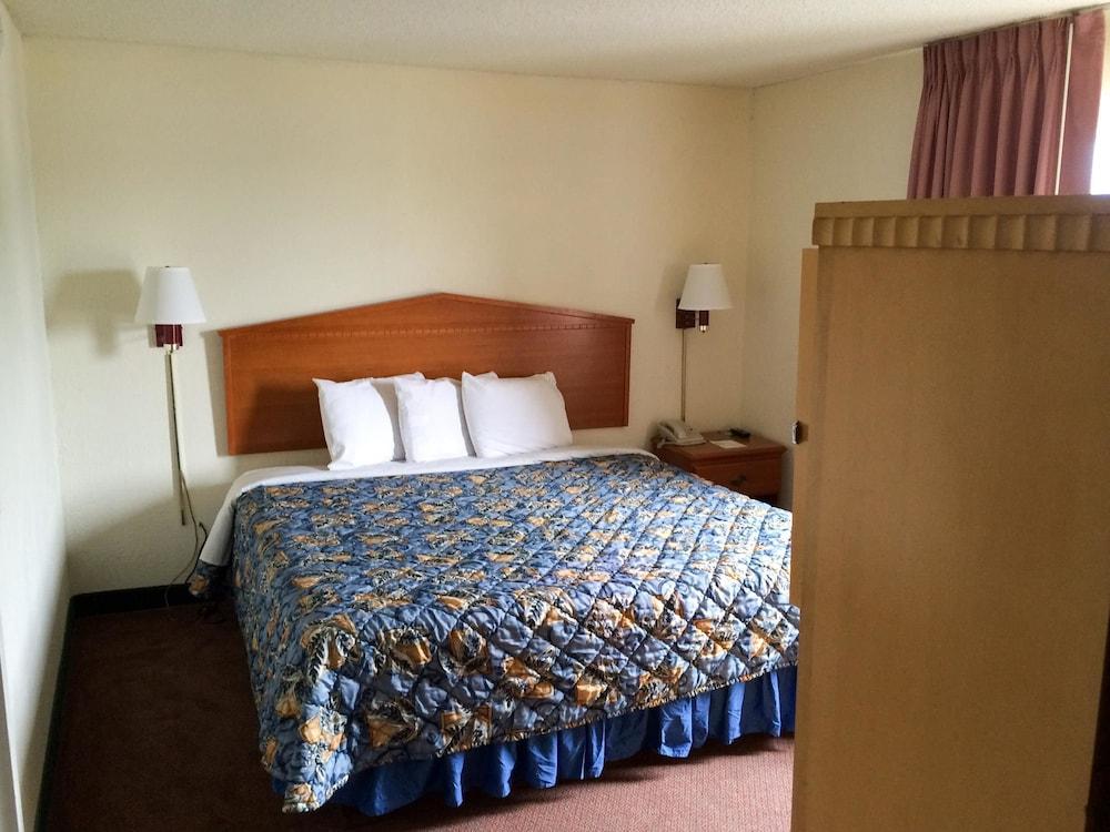 Motel 6 - photo 13