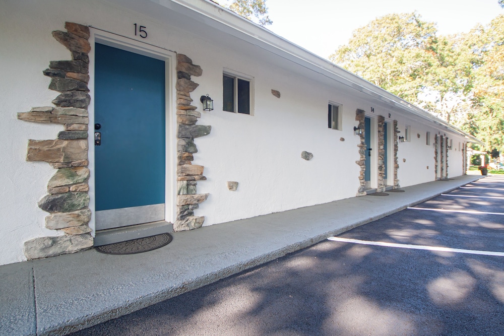 Hampton's Vacation Inn - photo 124