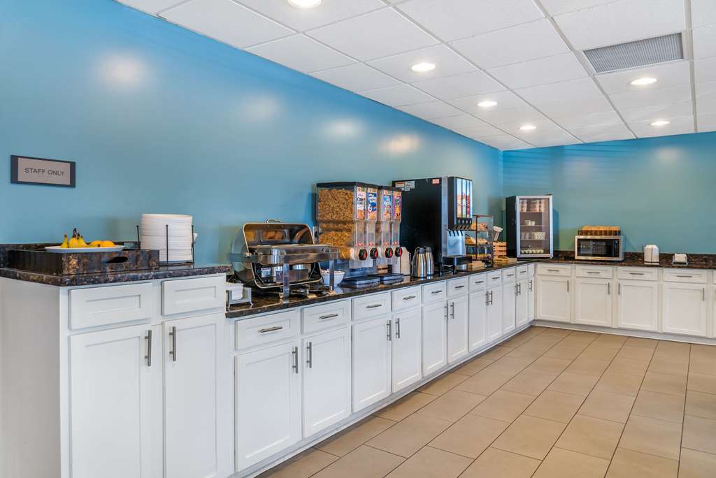 Country Inn & Suites by Radisson Rossford Toledo South - photo 44