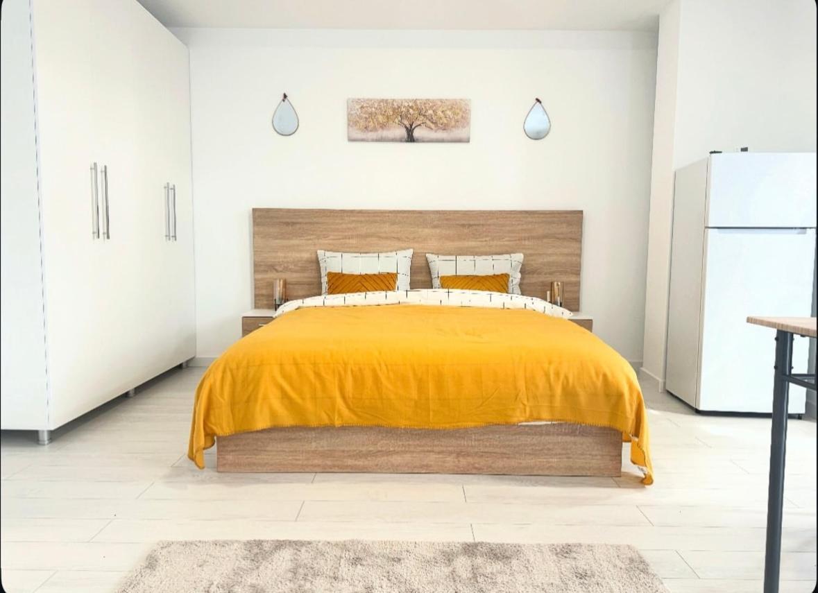 Estrella Studio Mihai Bravu - carbon neutral hotel in Bucharest