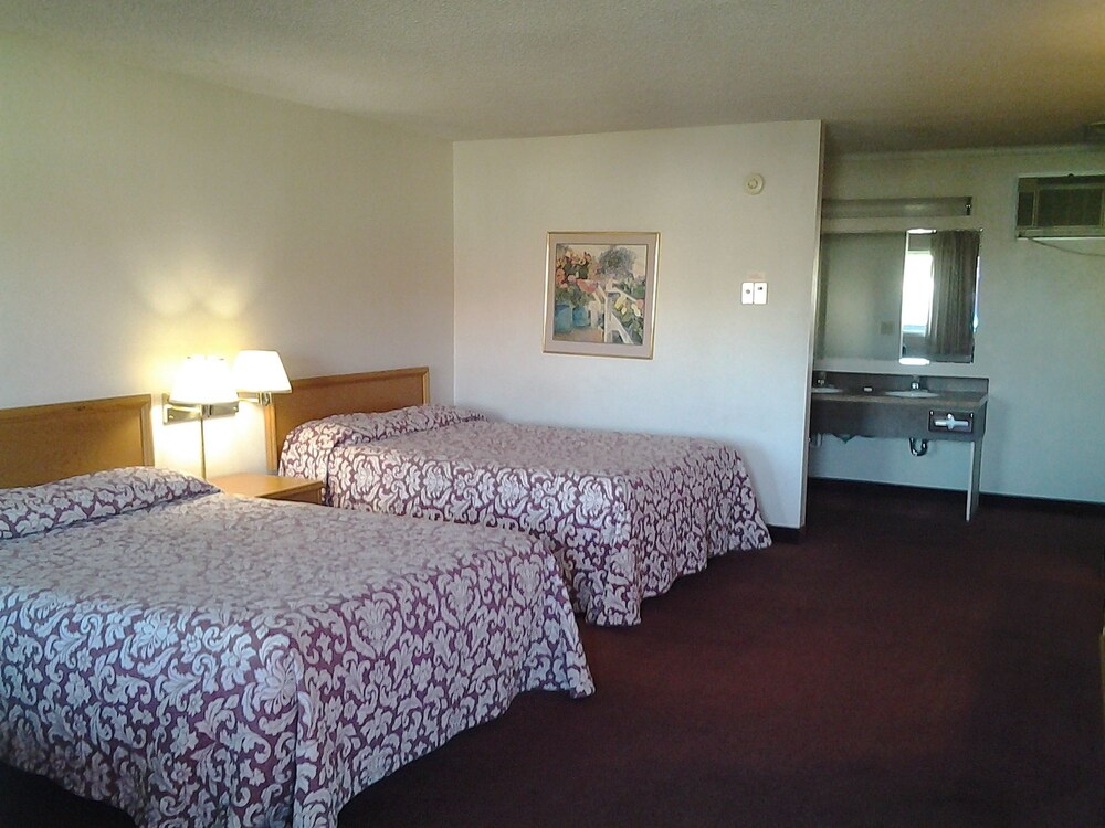 Yakima Valley Inn - photo 2