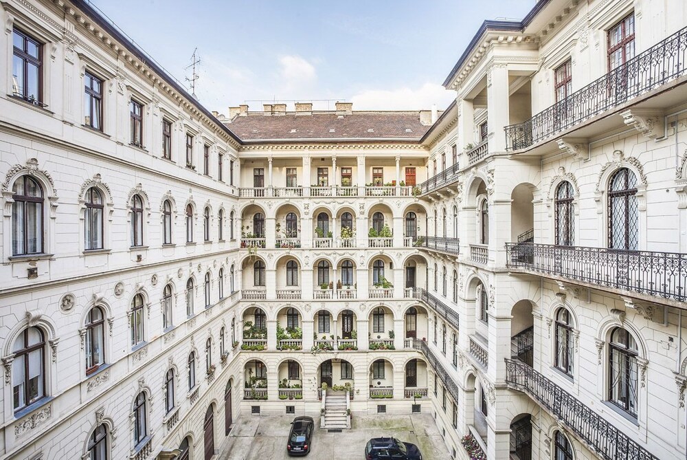 Enzo Capo Luxury Apartement — 4-Star Luxury Hotel in Budapest, Hungary