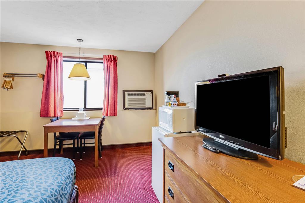 Econo Lodge Junction City I 70 Near Fort Riley - photo 16