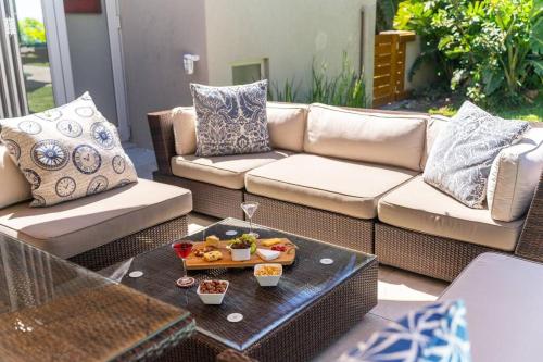 Green Point Grande Luxury Family villa with pool & views