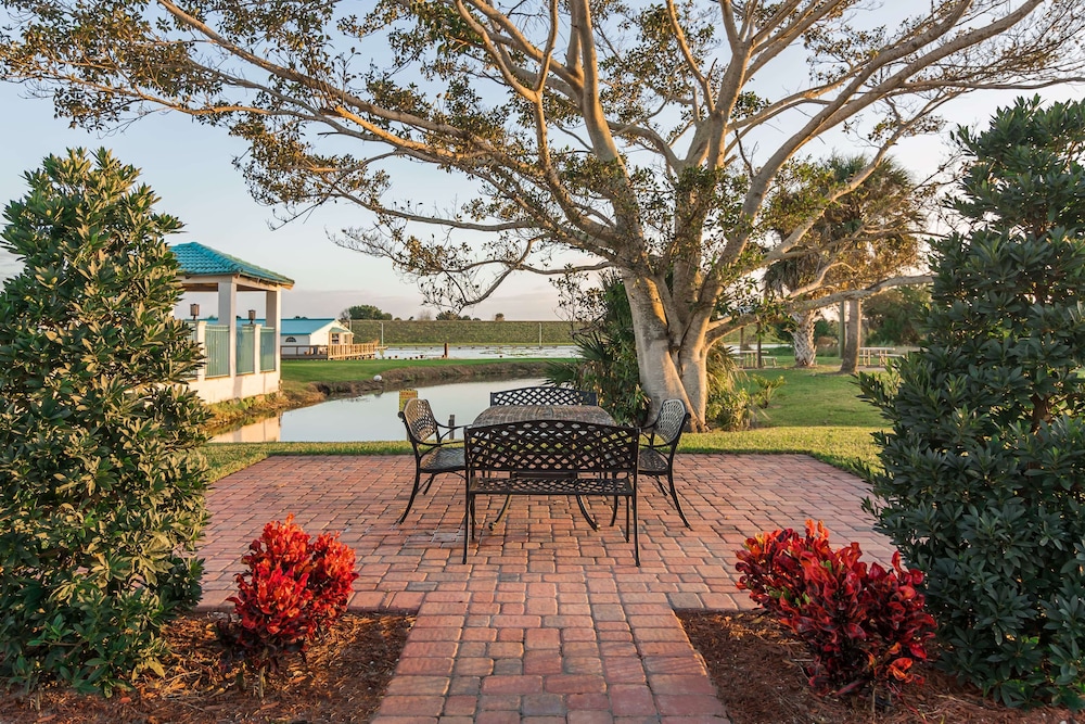 Days Inn & Suites by Wyndham Lake Okeechobee - photo 71