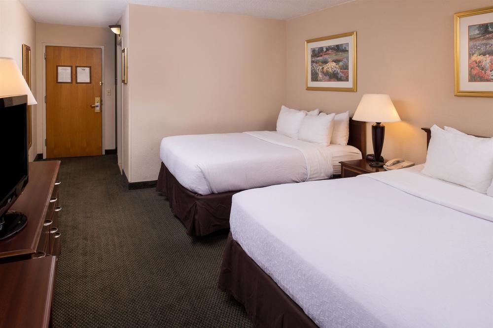 Ramada Plaza Rochester Airport - photo 91