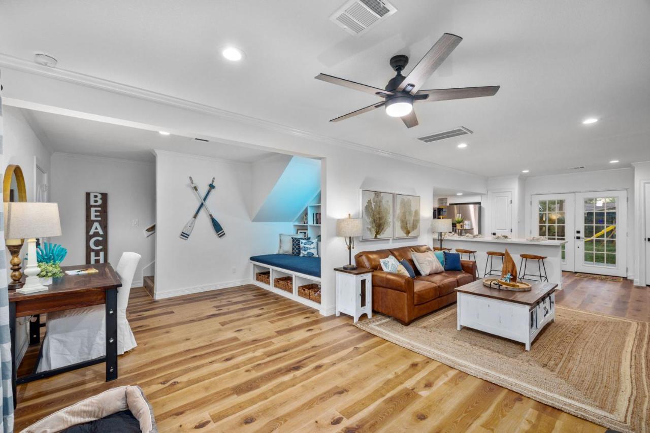 Seabrook 3br Sleeps 10 W Backyard Fire Pit Near Kemah — Seabrook