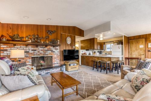 Ocean Vista Vacation Home — 4-Star Luxury Hotel in Seaside, United States
