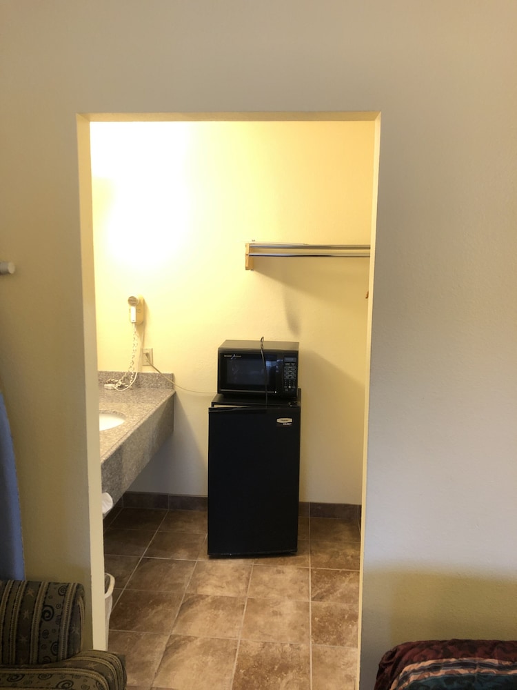 Inn At Mexia - photo 9
