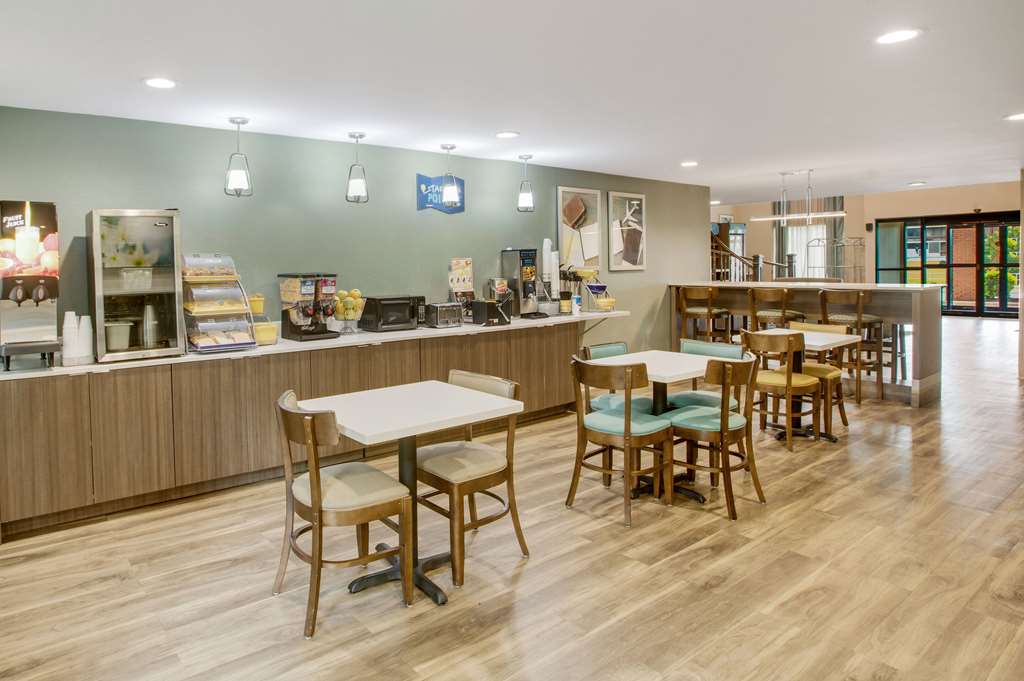 Clarion Pointe Atlanta Airport College Park - photo 28