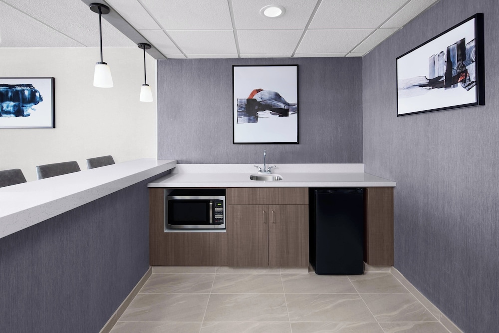 Delta Hotels by Marriott Green Bay - photo 20