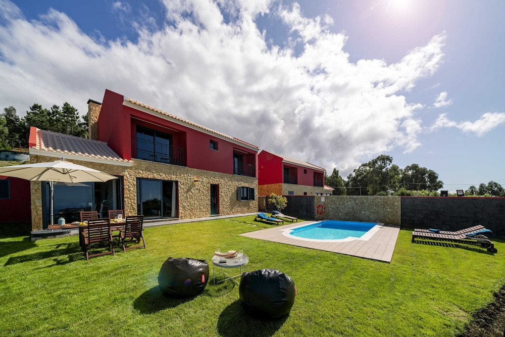 Felicidade Rocha I for Families With a Pool — hotel in Calheta