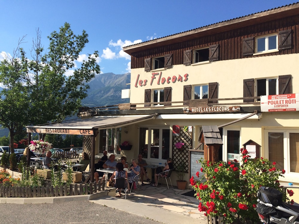 Hôtel Les Flocons - carbon neutral hotel in Jausiers