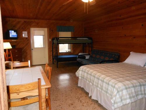 Bay Landing Camping Resort Deluxe Cabin 29 - photo 3