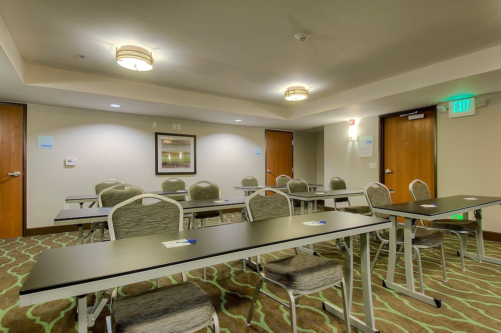 Holiday Inn Express Hotel & Suites Carlsbad Beach by IHG - photo 32