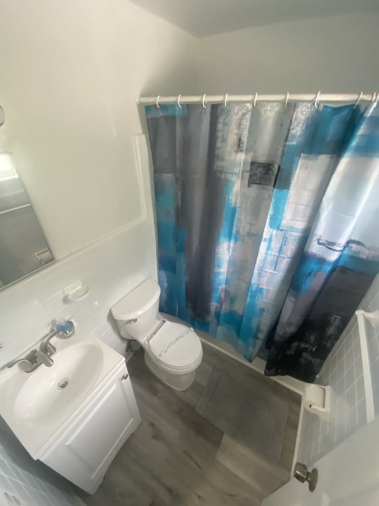 Uptown Inn & Suites - photo 27