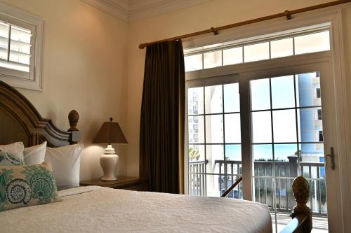 Beautiful 3 BR Ocean View House Steps to the Beach — 4-Star Luxury Hotel in Myrtle Beach, United States