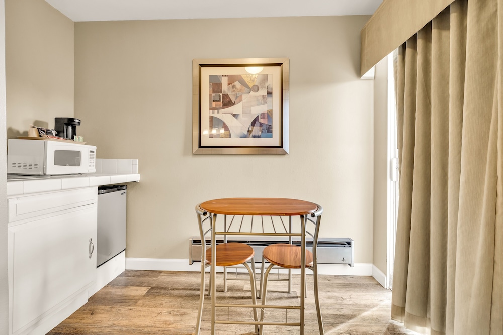 Scottish Fairway Inn - photo 21