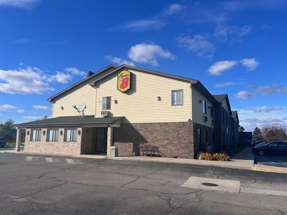 Super 8 by Wyndham Imlay City - featured photo