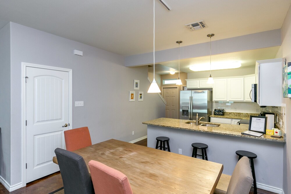 Nemo Cay Resort D107K by Padre Escapes in Corpus Christi, United States