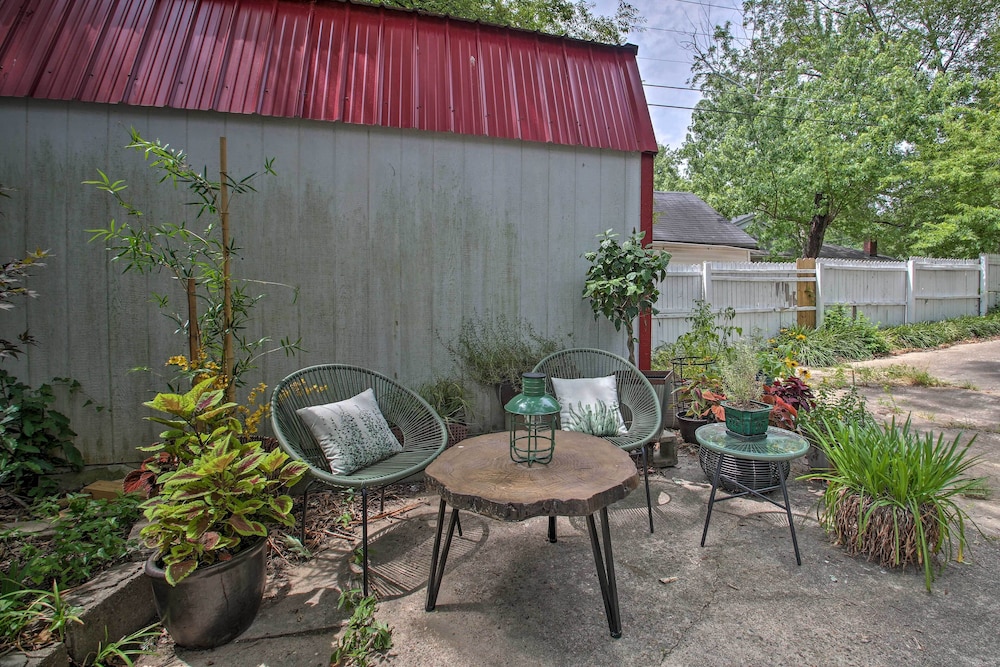2 Mi To Oaklawn Casino Home with Peaceful Yard - photo 30