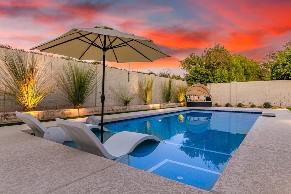 Executive Retreat Pool and Spa AZ Canal Trail in Scottsdale, United States